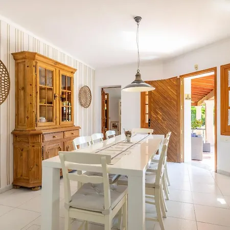 Villa Vora By Js *